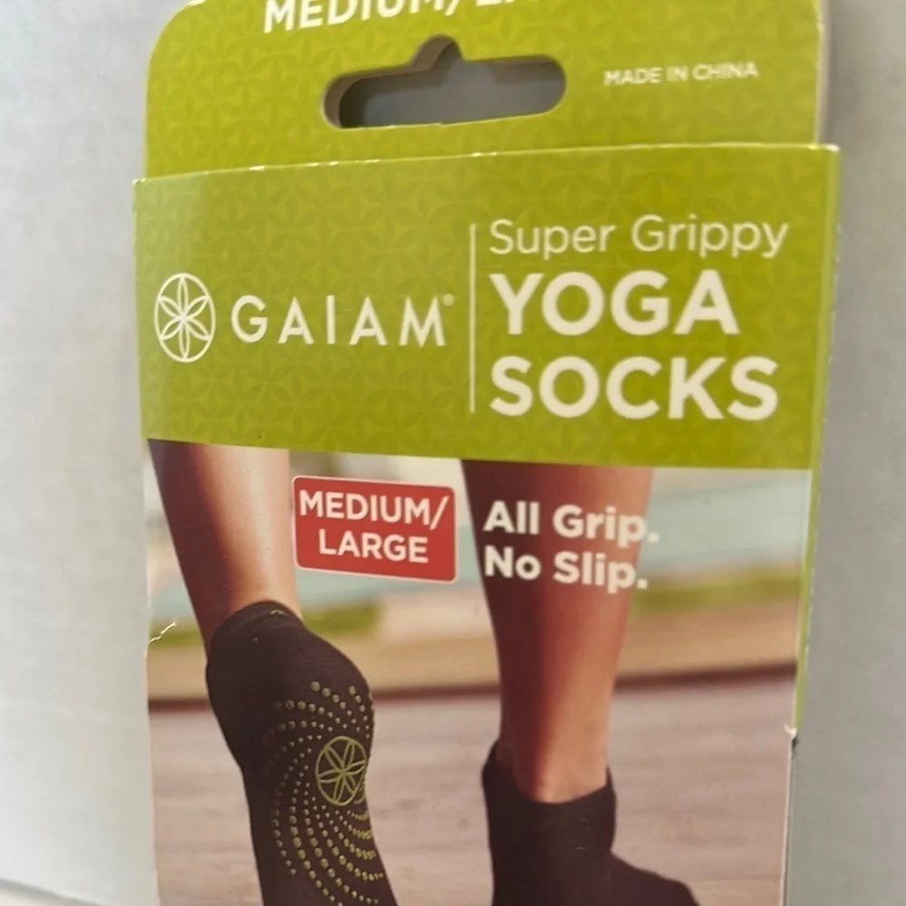 Gaiam Black Yoga Socks extra grippy- Medium/Large unisex